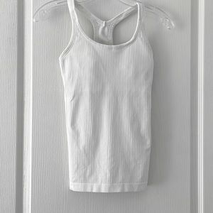 Lululemon action back top